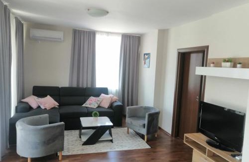 Chernomorets Apartment | Experience Relaxation at Sunny Home with Oceanfront Views