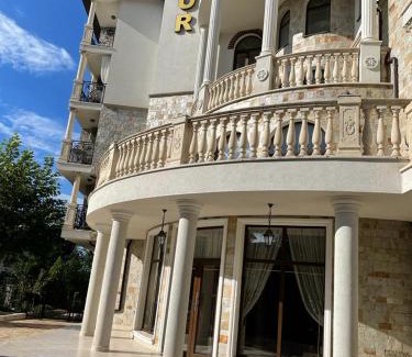 Yurta Apartment | Elegant Apartments at VIP Complex ARTUR with Ocean Views