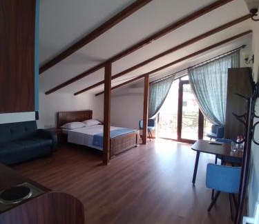 Ureki House | Riverside Guest House: Perfect for Relaxing Getaways