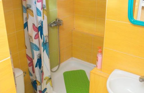 Poltava Oblast Apartment | Family-Friendly Stay at Апельсин with Kitchen Amenities