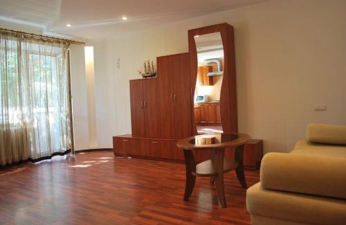 Dnipro Apartment | Ideal Apartments on Prospekt Aleksandra Polya, Kirov 127