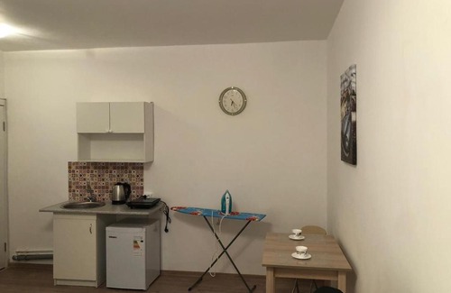 Admiralteyskiy Apartment | Art Studio Happy Color: Relax with a Hot Tub Experience