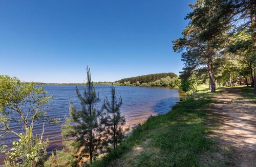 Mozhaysk House | Discover База Отдыха Калипсо with Hot Tub & Pet-Friendly Perks