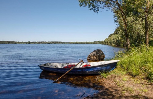 Mozhaysk House | Discover База Отдыха Калипсо with Hot Tub & Pet-Friendly Perks