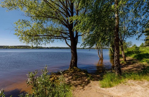 Mozhaysk House | Discover База Отдыха Калипсо with Hot Tub & Pet-Friendly Perks