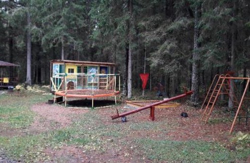Berezovikskoe Hotel | Inviting Getaway at База отдыха Чародейка with Ocean Views
