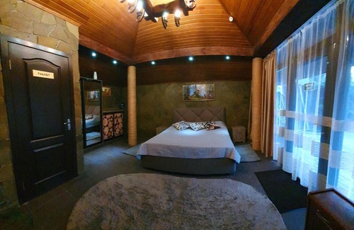 Sviatohirsk Hotel | Discover База отдыха ШАЛЕ: Pet-Friendly Getaway with Hot Tub