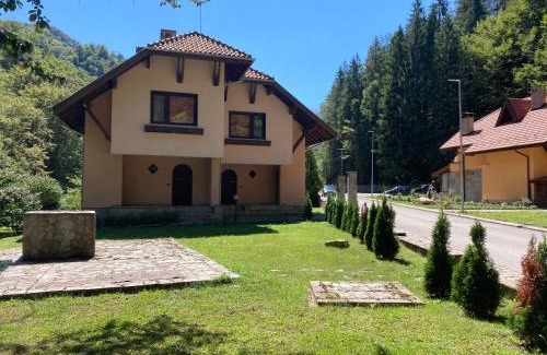 Teteven Villa | Discover Балкан Вили: Pet-Friendly Retreat with Spa & Hot Tub