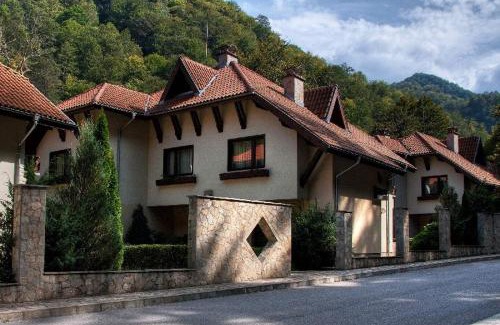 Teteven Villa | Discover Балкан Вили: Pet-Friendly Retreat with Spa & Hot Tub