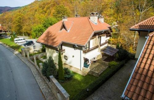 Teteven Villa | Discover Балкан Вили: Pet-Friendly Retreat with Spa & Hot Tub