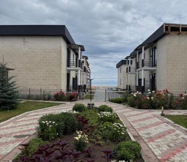 Cholpon-Ata Apartment | Beachfront Retreat at Берег 5: Family-Friendly Getaway
