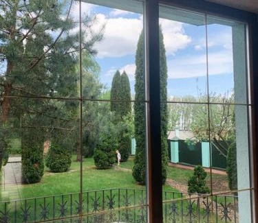 Volyn Oblast Villa | Oceanfront Retreat at Бояринка: Family-Friendly Getaway