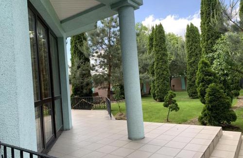 Volyn Oblast Villa | Oceanfront Retreat at Бояринка: Family-Friendly Getaway