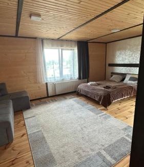 Yablunytsya House | Experience Ultimate Comfort at Бо&Не with Hot Tub & More