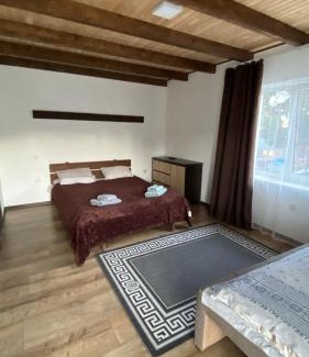 Yablunytsya House | Experience Ultimate Comfort at Бо&Не with Hot Tub & More
