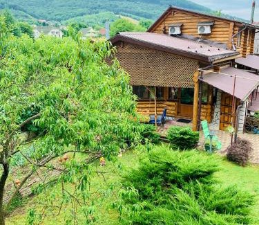 Polyana House | Mountain Retreat: Guest Rated 10/10 with Hot Tub & Breakfast