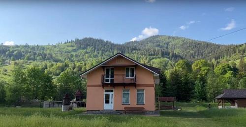 Snidavka House | Picturesque Retreat: Family-Friendly Accommodation Awaits
