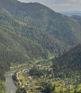 Snidavka House | Picturesque Retreat: Family-Friendly Accommodation Awaits