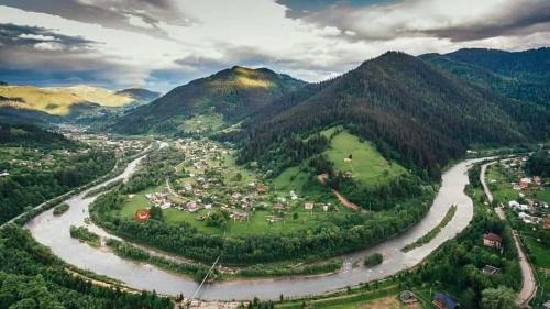 Snidavka House | Picturesque Retreat: Family-Friendly Accommodation Awaits