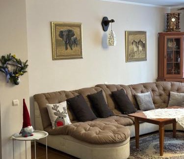 Turya Paseka House | Cozy Mountain Retreat with Spa & Private Pool Amenities