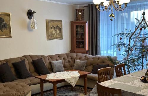 Turya Paseka House | Cozy Mountain Retreat with Spa & Private Pool Amenities