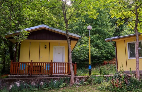 Kamena Resort | Cozy Bungalows Kamena with Breakfast & Kitchen Access