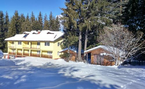 Samokov Ski Chalet | Cozy Bungalows at Govedarci Ski Pista for Family Retreats
