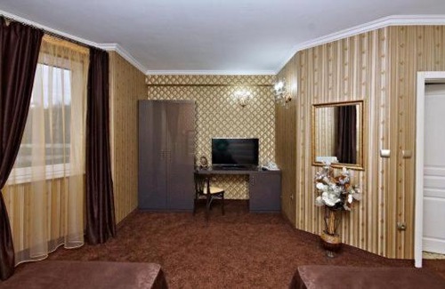 Haskovo Hotel | Inviting Hotel History: Oceanfront Retreat with Pool & More