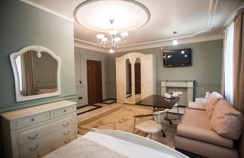 Yaroslavl Historic City Centre House | Explore the Boutique Feel of Hotel Pushkin with Breakfast