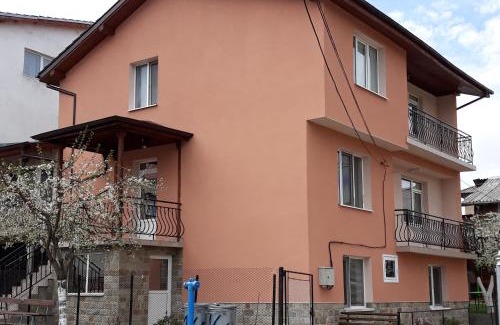 Dospat House | Inviting Stay at Вила Багрянови with Hot Tub & Breakfast