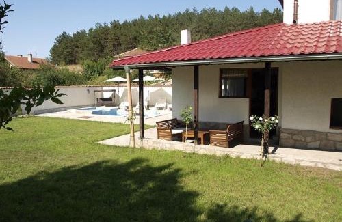 Sredets Villa | Inviting Stay at Villa Vălnara with Oceanfront Views
