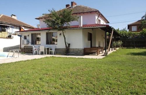 Sredets Villa | Inviting Stay at Villa Vălnara with Oceanfront Views