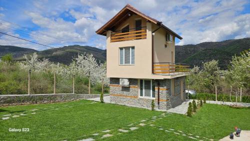 Boboshevo Villa | Discover Вила Доброво: Pet-Friendly Retreat with Pool
