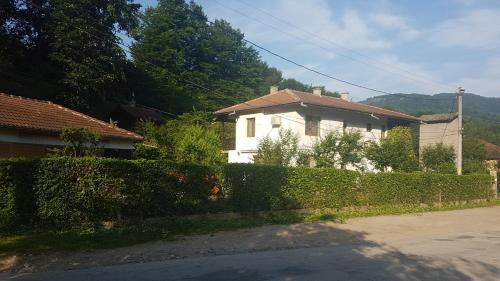 Ribaritsa House | Discover Вила Керенски: Family-Friendly with Breakfast Included