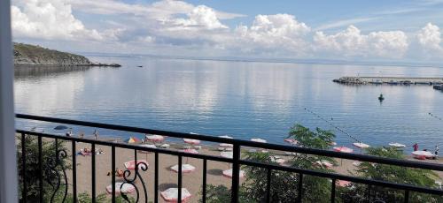 Chernomorets House | Top-Rated Villa Lazuren Bryag with Oceanfront Views
