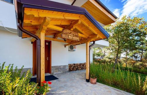 Boykovo Villa | Discover Villa Marinovi: Family-Friendly Retreat Rated 10/10