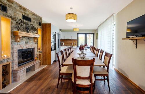 Boykovo Villa | Discover Villa Marinovi: Family-Friendly Retreat Rated 10/10