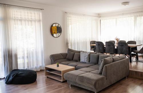 Brestnik Villa | Experience Вила Маунтайн Вю: 4-Star Getaway with Hot Tub
