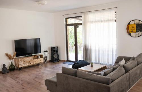 Brestnik Villa | Experience Вила Маунтайн Вю: 4-Star Getaway with Hot Tub