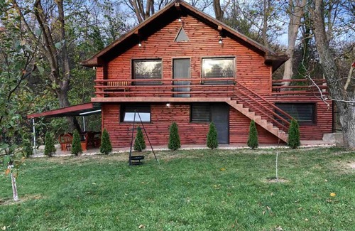 Dupnitsa House | Family-Friendly Retreat at ВИЛА ОРЕХИТЕ Awaits You