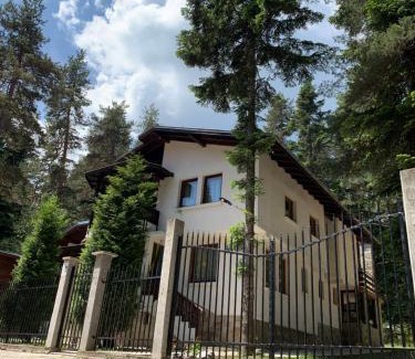 Tsigov Chark House | Discover Вила Пенчеви: Family-Friendly Getaway at 9.8/10