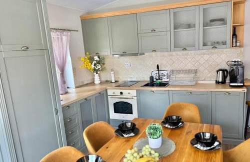 Dobrinishte Villa | Vila Rafaela-Martina: Family-Friendly Retreat with Hot Tub