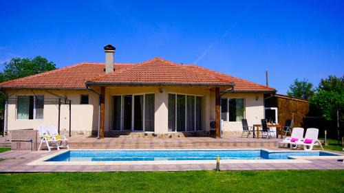 Balchik Villa | Relax in Comfort at Вила Релакс - Villa Relax, 4-Star Retreat