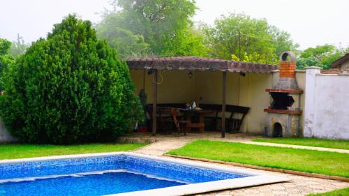 Rusalka House | Cozy Oceanfront Retreat at Villa Rosa with Pool Access