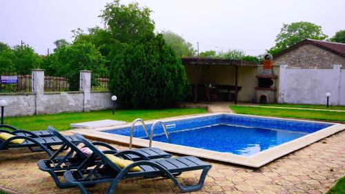 Rusalka House | Cozy Oceanfront Retreat at Villa Rosa with Pool Access