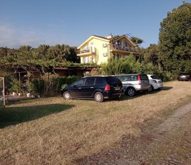 Sinemoretz House | Cozy Villa Sirius: Pet-Friendly Stay with Pool & Kitchen