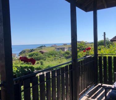 Sinemoretz Villa | Vila Stela: Pet Friendly Retreat with Perfect 10 Rating