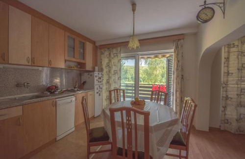 Bozhichen House | Family Friendly Getaway at Villa Teketo - Rated 9/10!