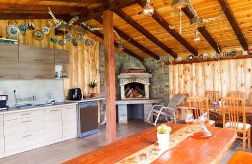 Samokov House | Experience Villa Belle Vie: Family-Friendly Retreat with Hot Tub
