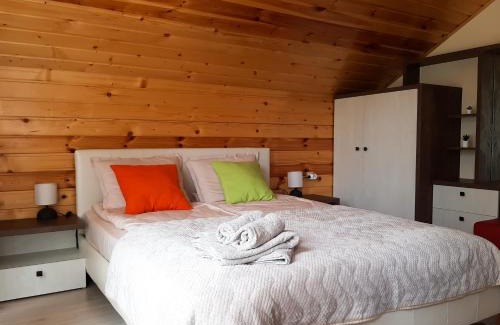 Samokov House | Experience Villa Belle Vie: Family-Friendly Retreat with Hot Tub